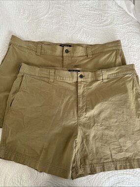Bundle of TWO men's Filson Granite Mountain shorts - 42